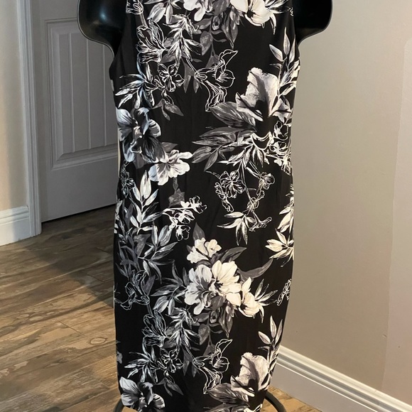 Dress - Picture 5 of 5